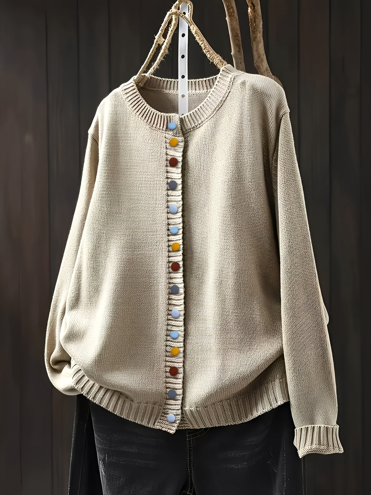 Lena – bekväm och stilfull kofta med dekorativa knappar
