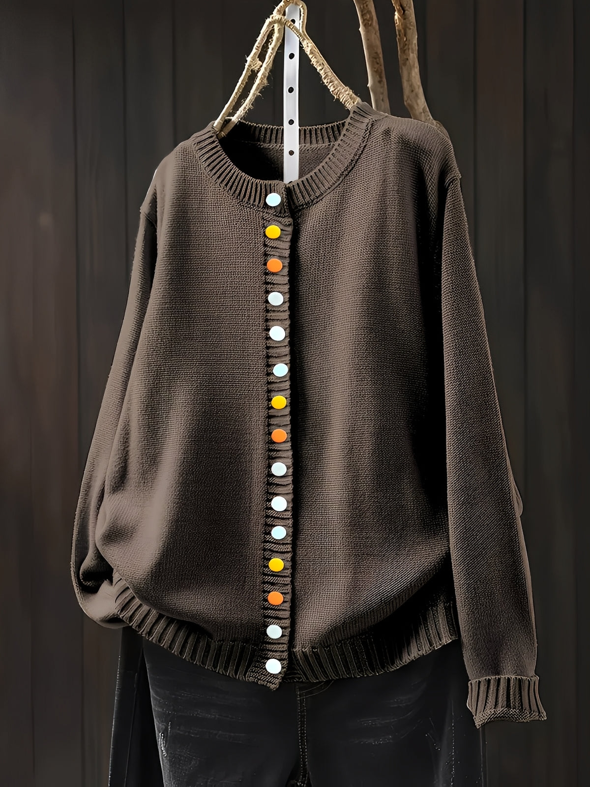 Lena – bekväm och stilfull kofta med dekorativa knappar
