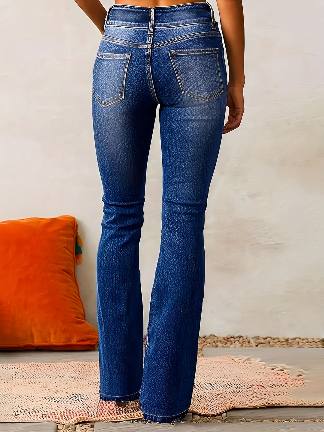Anora - utsvängda jeans med hög midja