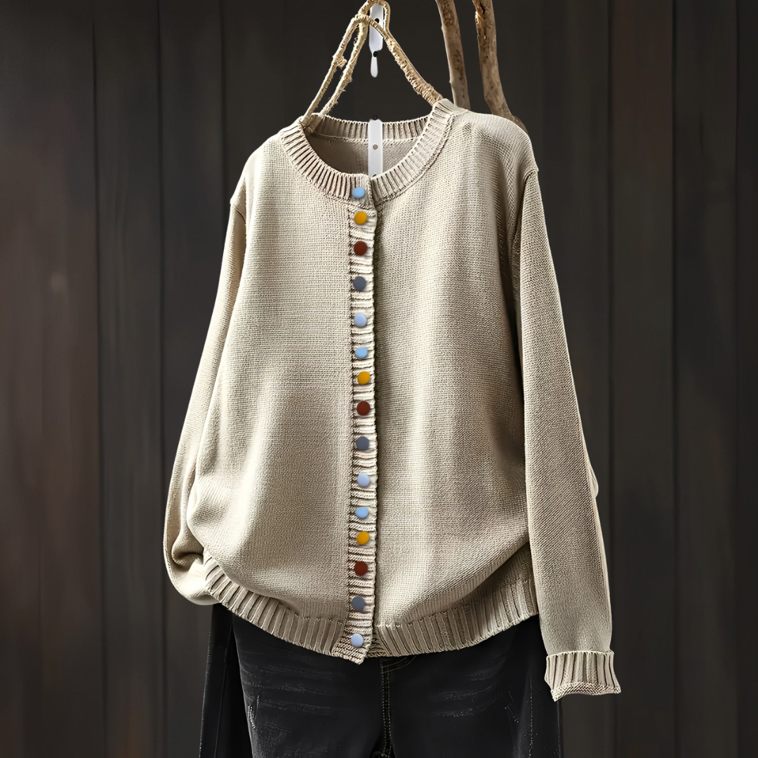 Lena – bekväm och stilfull kofta med dekorativa knappar