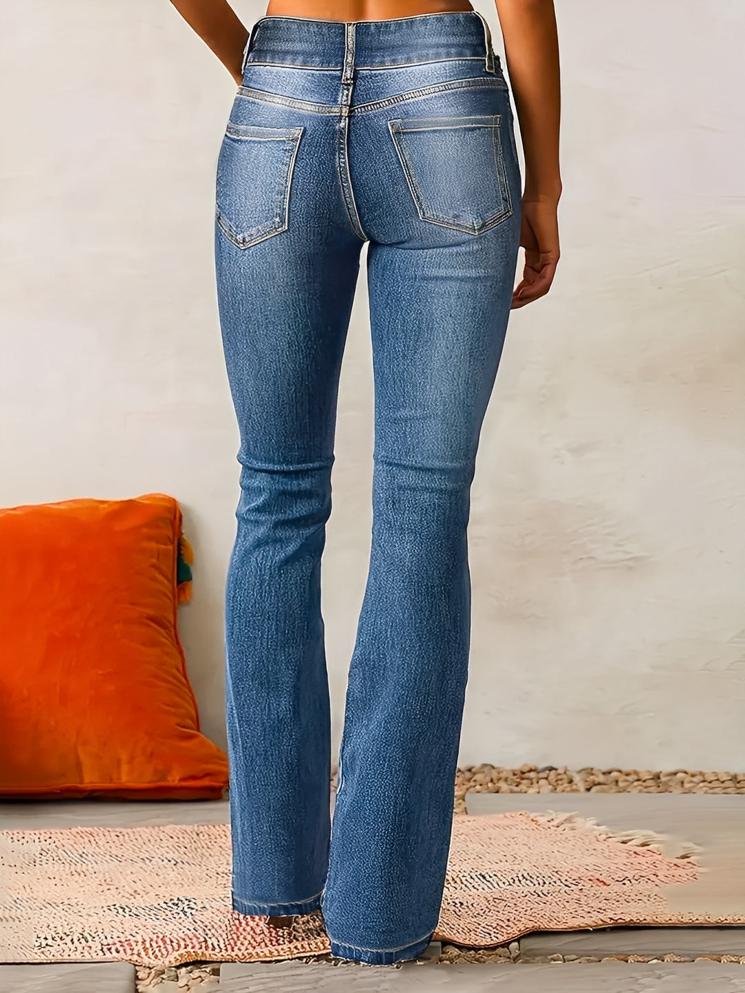 Anora - utsvängda jeans med hög midja
