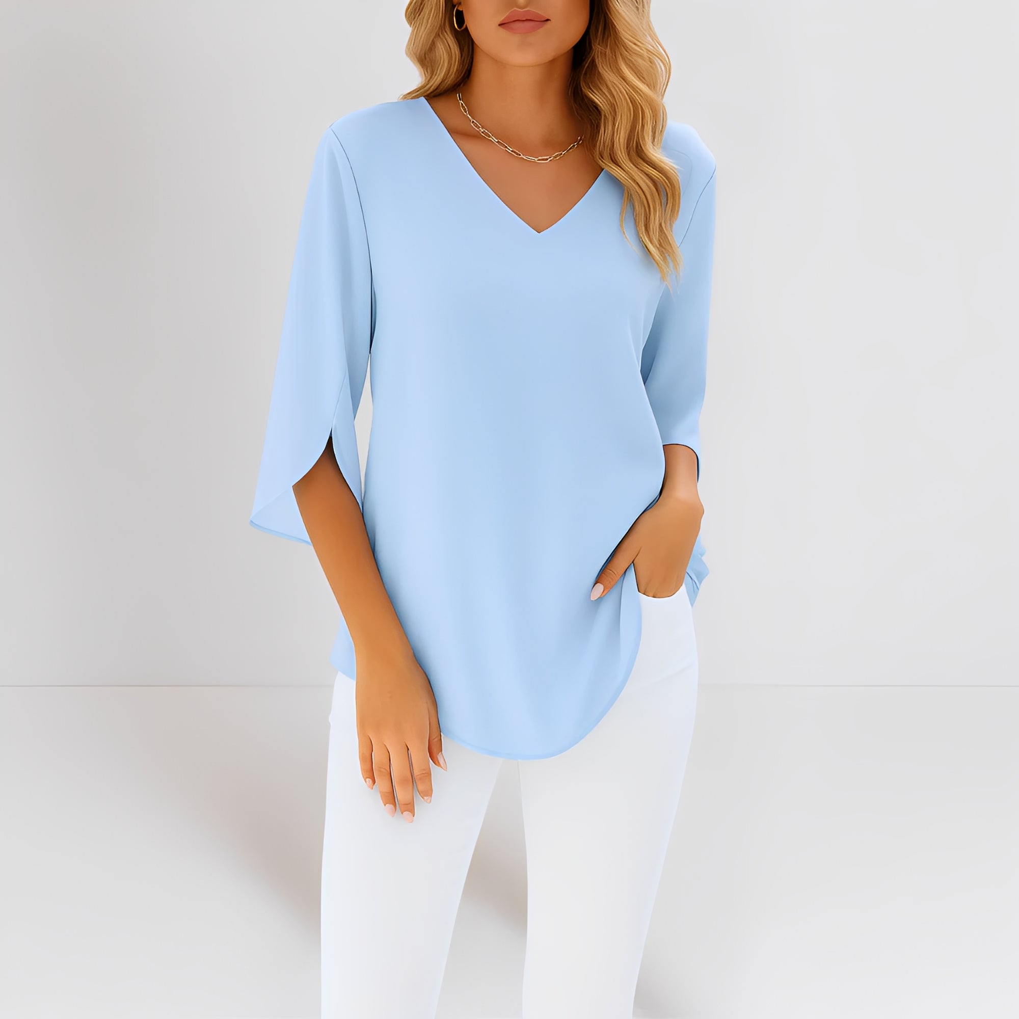 Mira - elegant blus med V-ringning