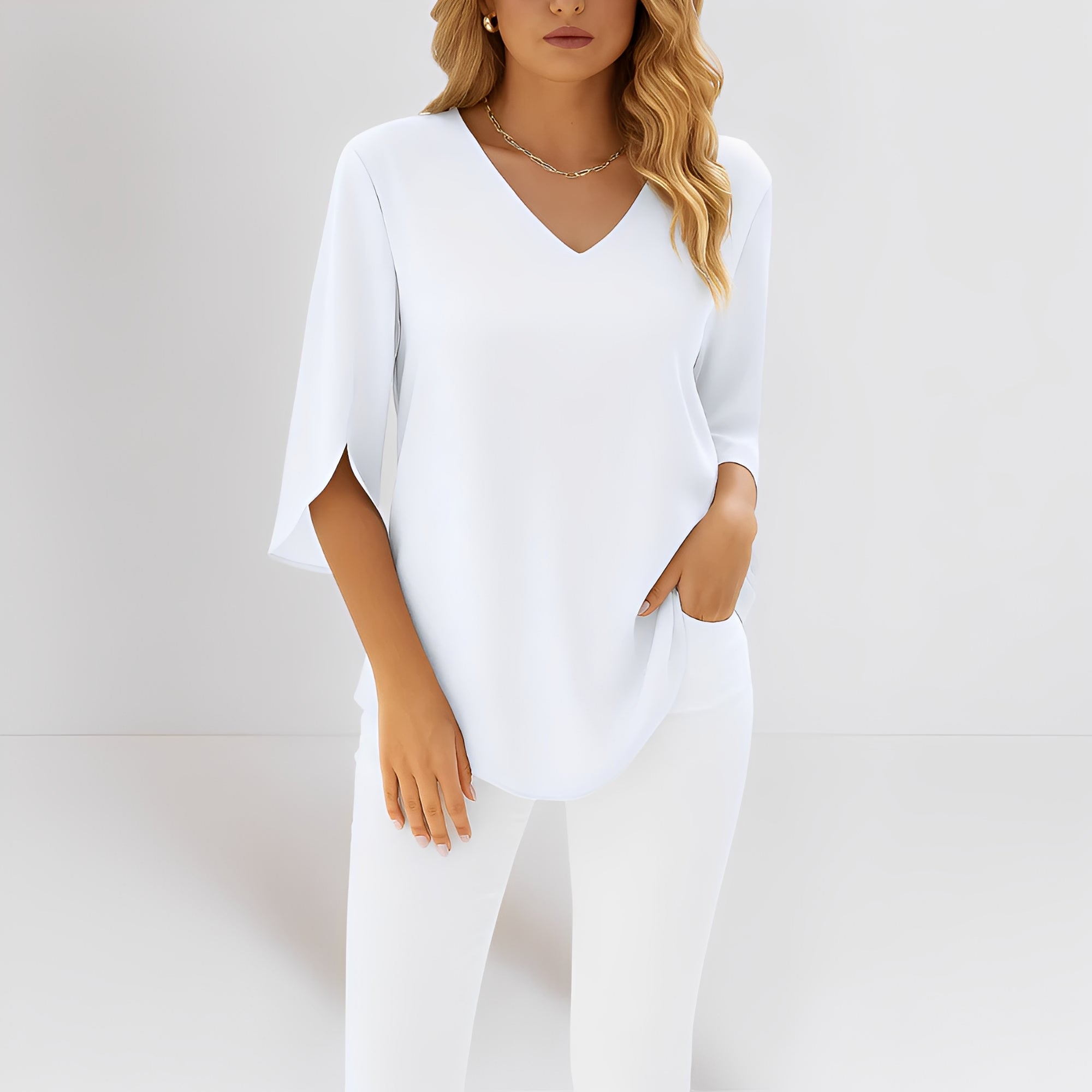 Mira - elegant blus med V-ringning